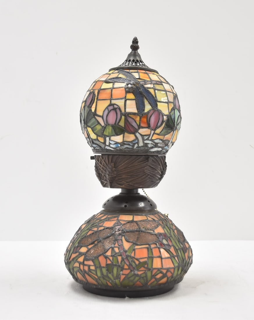 TIFFANY STYLE DRAGONFLY LEADED GLASS BOUDOIR LAMP (1 of 11)