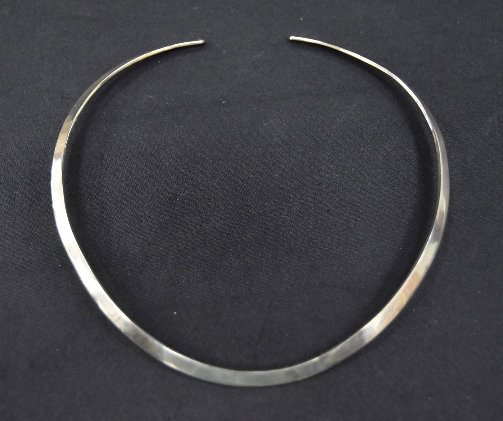 SALEM STERLING SILVER CHOKER NECKLACE: SALEM 925 STERLING SILVER FLAT CHOKER NECKLACE - 1.40ozt
