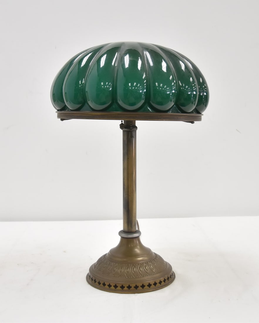 BRADLEY & HUBBARD CASED GLASS TABLE LAMP (1 of 14)