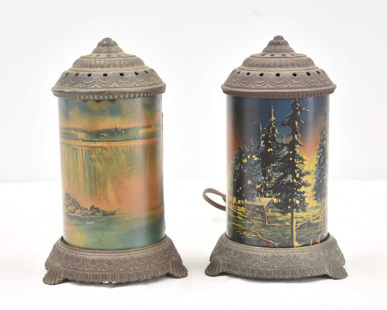 (2) ANTIQUE SCENE IN ACTION MOTION LAMPS (1 of 12)