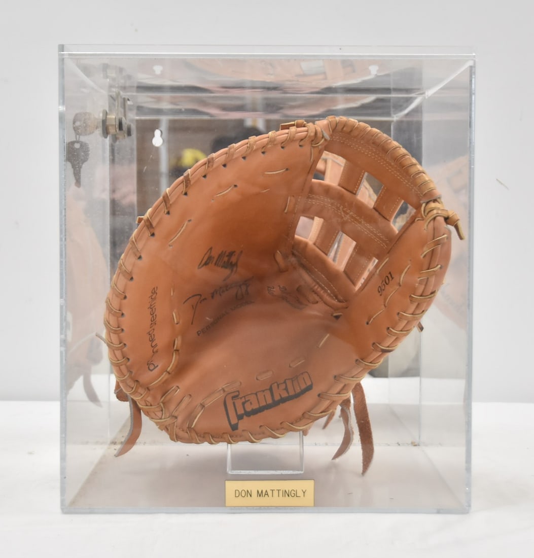 DON MATTINGLY AUTOGRAPHED GAME MODEL GLOVE (1 of 17)