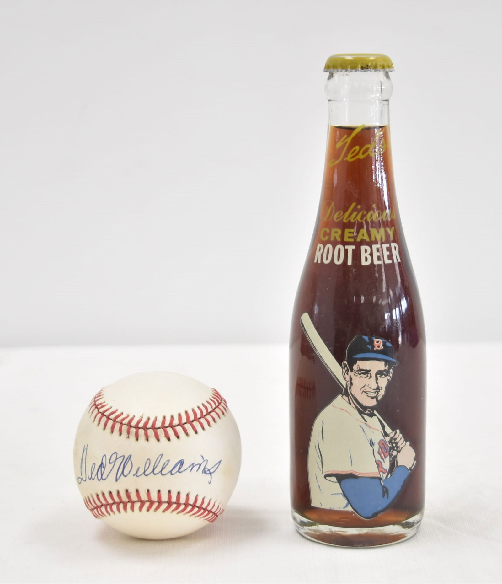 TED WILLIAMS AUTOGRAPHED BASEBALL / SODA BOTTLE (1 of 13)