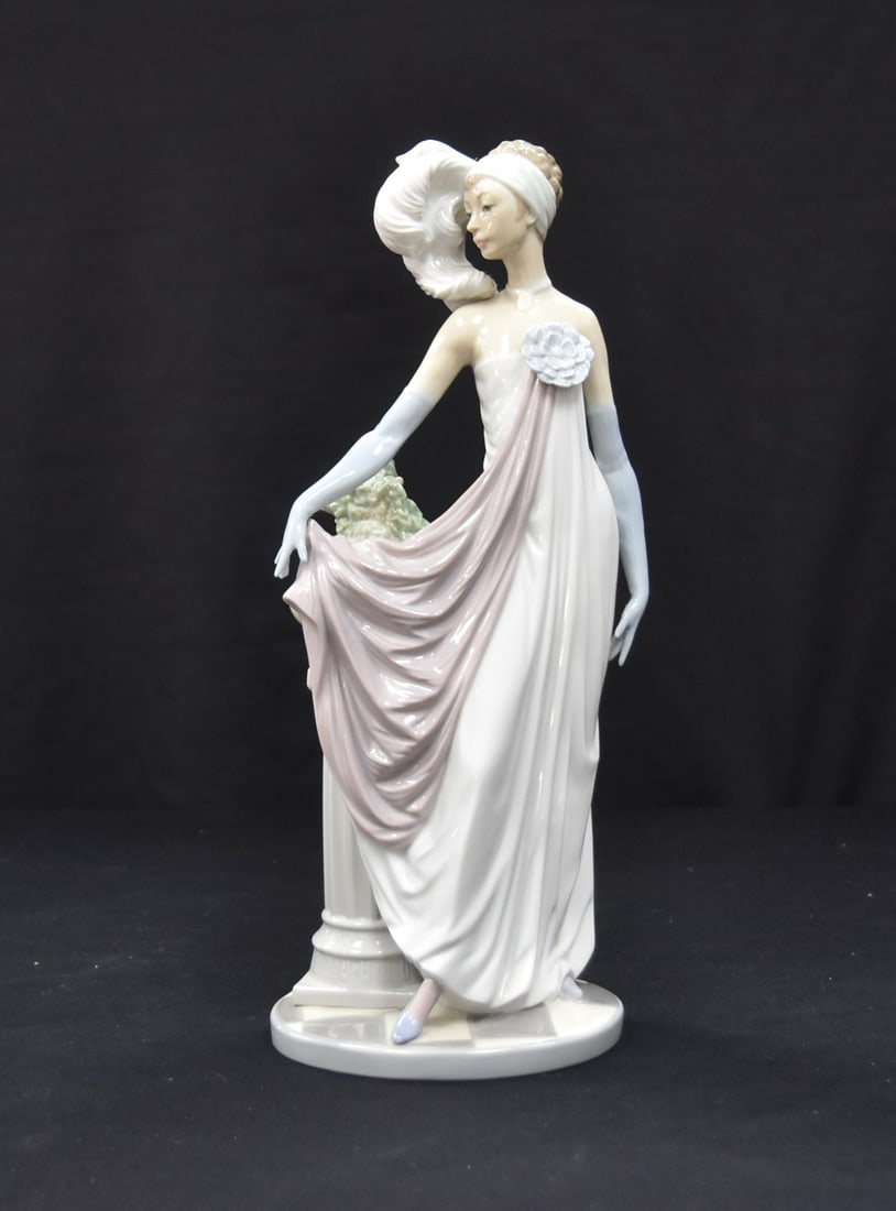 LLADRÓ "SOCIALITE OF THE 20S" DECO WOMAN: LLADRO MODEL 5283 , "SOCIALITE OF THE 20S" , DEPICTING ELEGANTLY DRESSED ART DECO WOMAN SOCIALITE OF THE 1920s , Spanish Name: Dama Charleston , Sculptor: Vincente Martinez , ISSUED 1985 , RETIRED 200