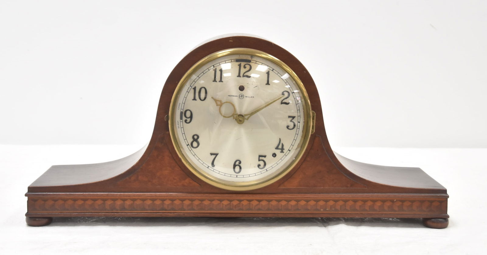 ELECTRIC HERMAN MILLER TAMBOUR CLOCK (1 of 13)