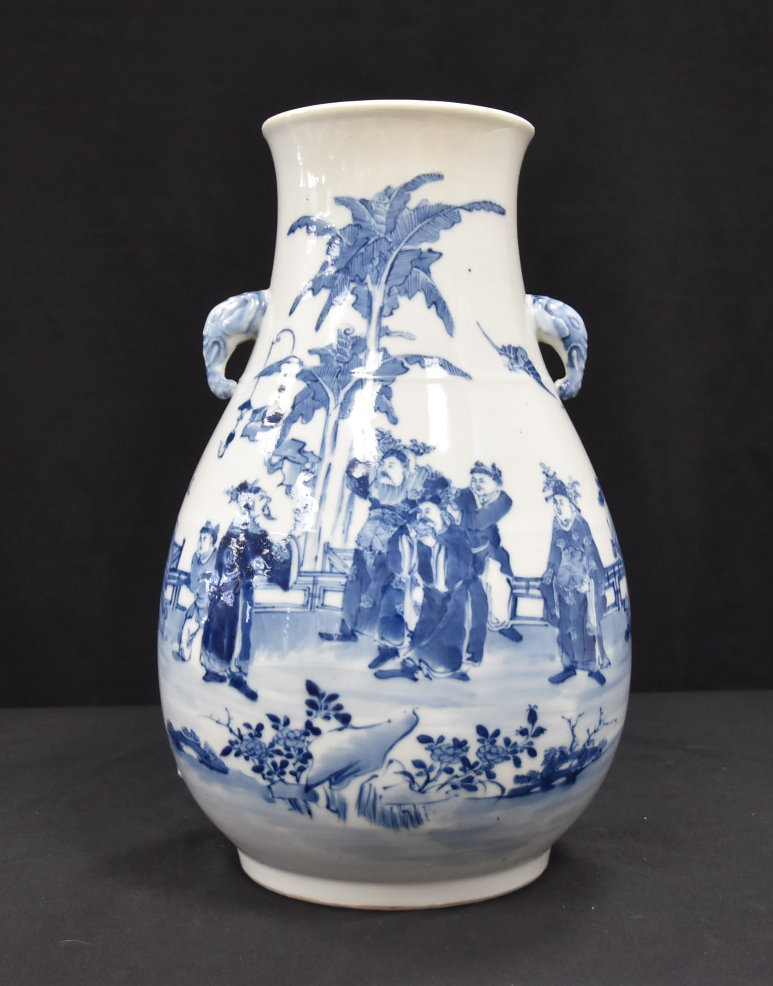 LARGE CHINESE BLUE & WHITE PORCELAIN VASE (1 of 16)