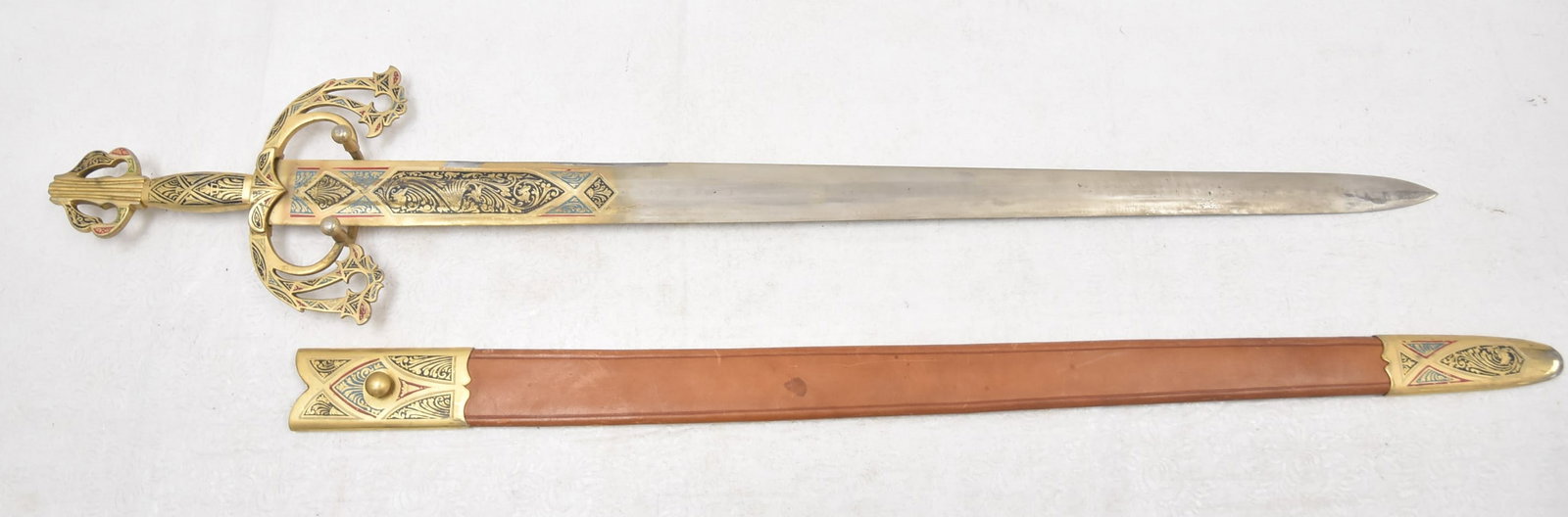 VINTAGE TOLEDO SPAIN PRESENTATION SWORD & SHEATH (1 of 12)