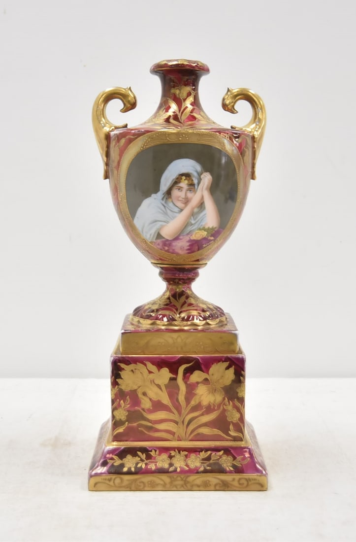 ROYAL VIENNA STYLE LUSTRE GROUND URN (1 of 13)