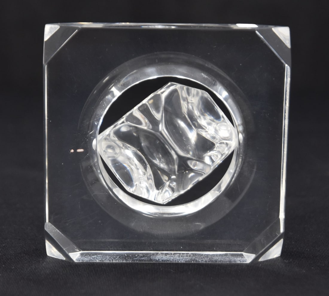 ROGELIO POLESELLO , ACRYLIC SCULPTURE: ROGELIO POLESELLO (ARGENTINA, 1939-2014) MODERNIST "OP ART" OR OPTICAL ART ACRYLIC SCULPTURE WITH MOVING CENTER , SIGNED POLESELLO - 4" x 2 1/4" x 4"