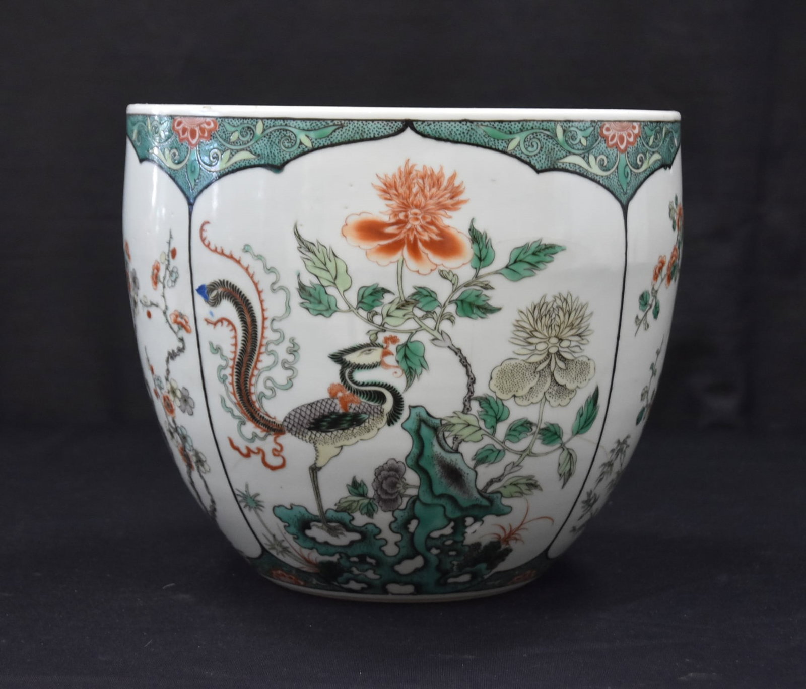 CHINESE FAMILLE VERT BRUSH POT - PLANTER: CHINESE FAMILLE VERT BRUSH POT / PLANTER WITH 4-PANELS FLOWERS & EXOTIC BIRDS (HAS HAIRLINE) 10 1/4" x 8 1/2"