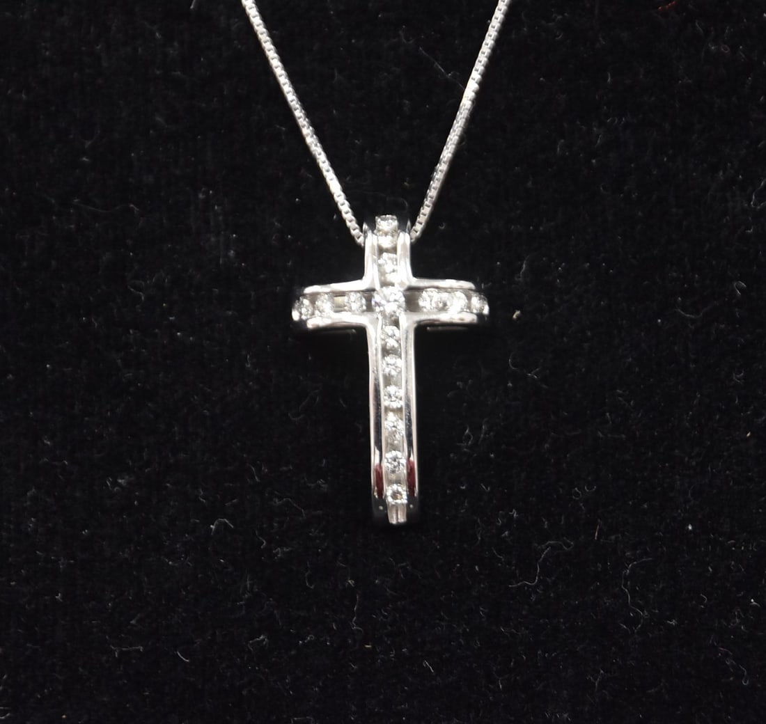 14kt WHITE GOLD MODERN CROSS WITH CHAIN (1 of 11)