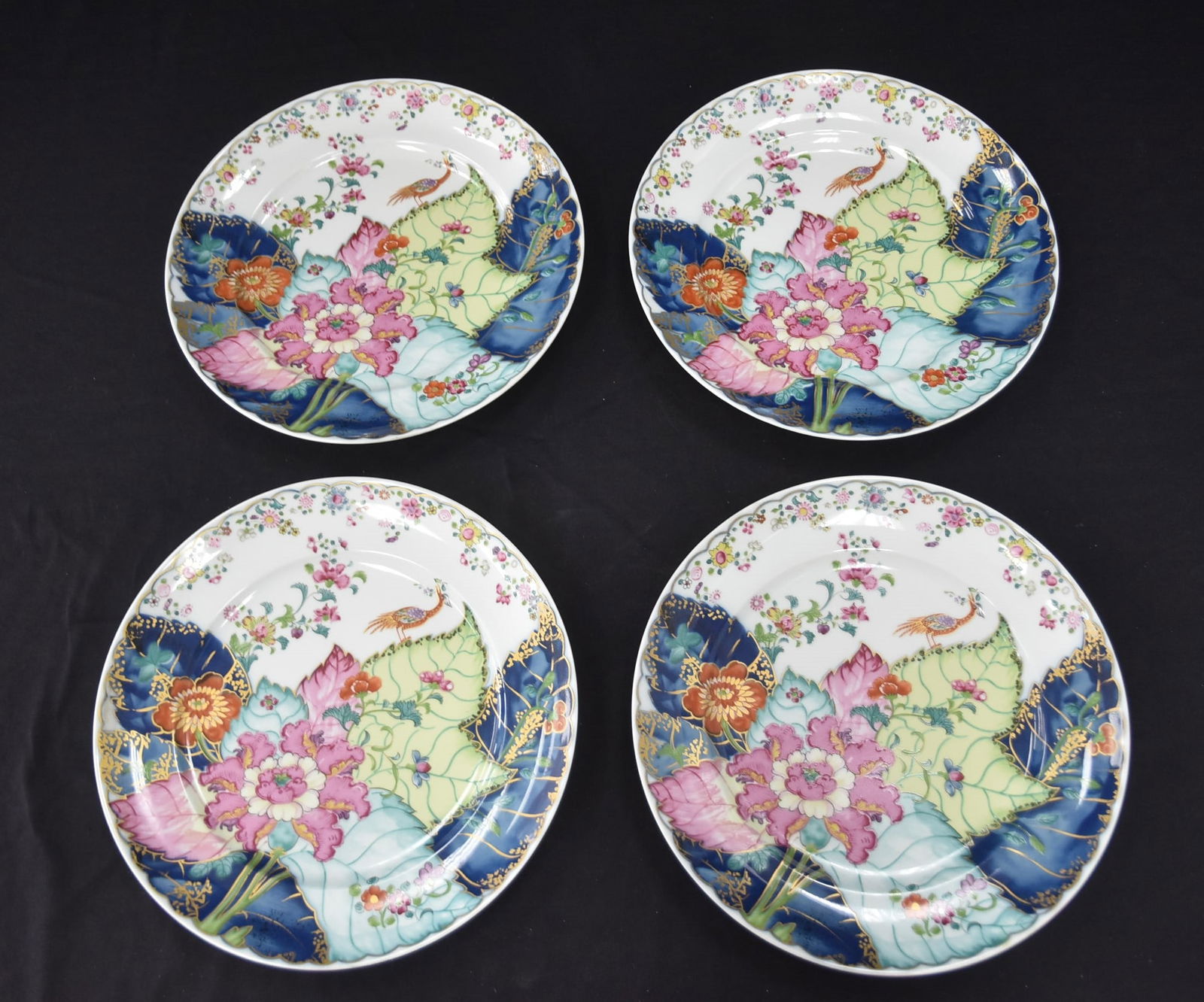 (4) MOTTAHEDEH TOBACCO LEAF PLATES: (4) TOBACCO LEAF DINNER PLATES BY MOTTAHEDEH , FOR MMA METROPOLITAN MUSEUM OF ART - 10 3/4" D