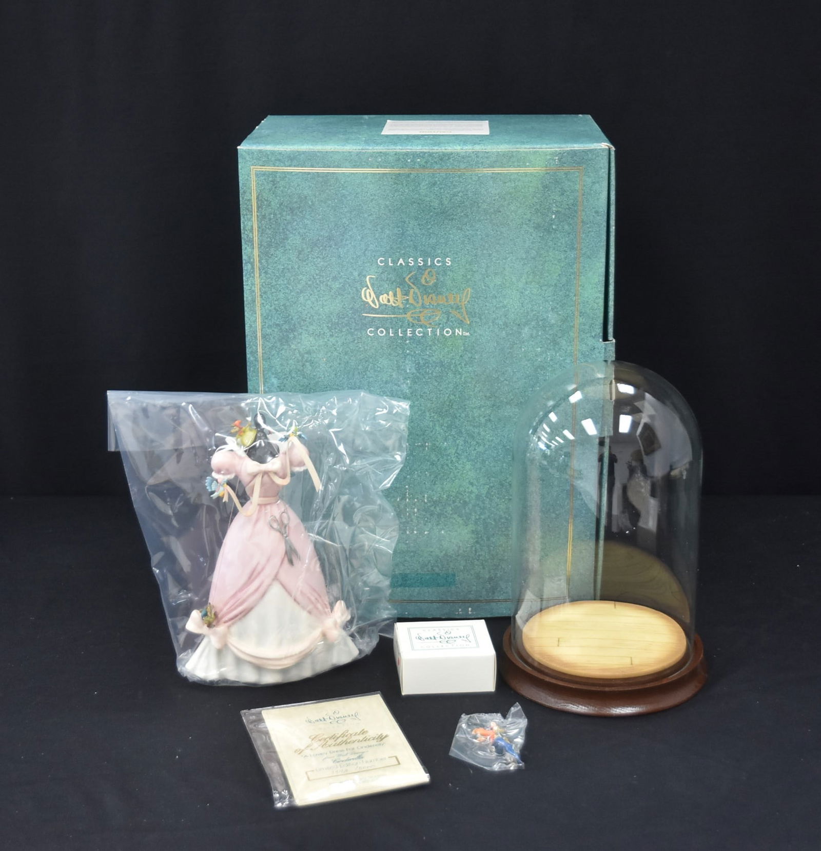 WDCC "A LOVELY DRESS FOR CINDERELLY" FIGURINE (1 of 17)