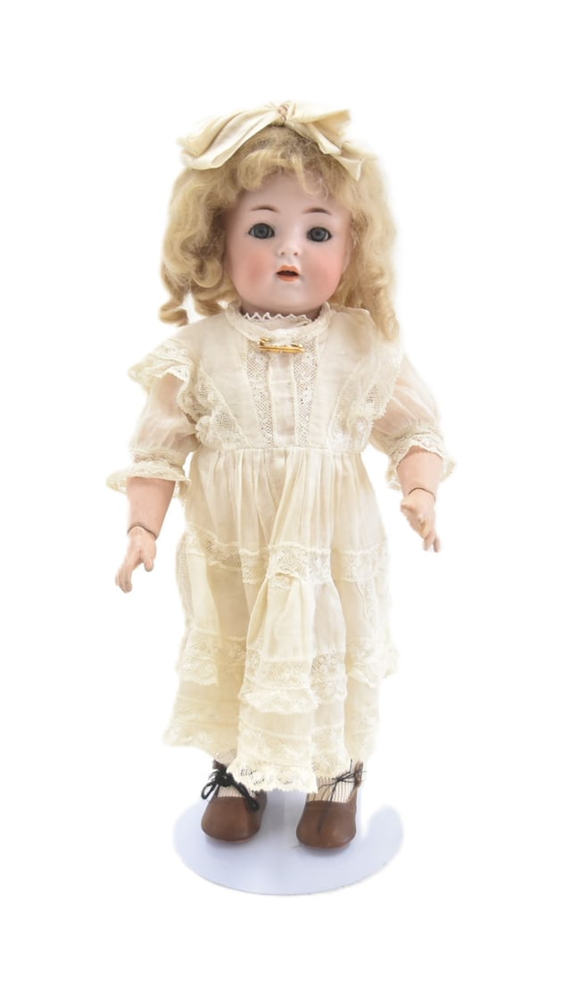 K * R 121 GERMAN BISQUE HEAD DOLL (1 of 16)