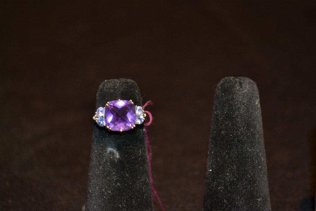 2-TONE 14kt PURPLE STONE RING - SIZE 6: 2-TONE 14kt PURPLE STONE RING - SIZE 6