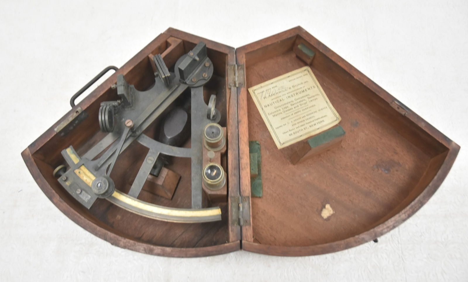 R. MERRIL & SONS NAUTICAL SEXTANT (1 of 12)