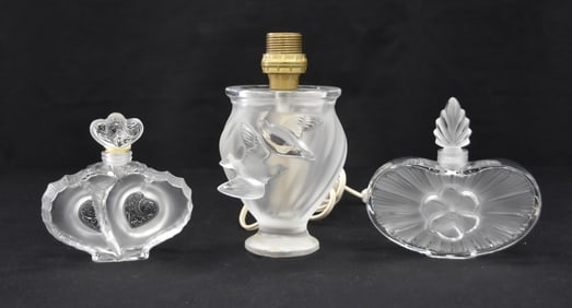 (2) LALIQUE FACTICE PERFUME BOTTLES / LALIQUE LAMP