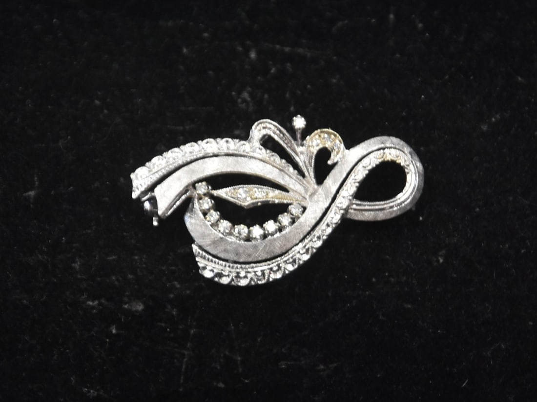 CARL BUCHERER 18kt WHITE GOLD & DIAMOND PIN: DESIGNER 18kt WHITE GOLD& DIAMOND DESIGNER BROOCH - PIN , MARKED CB 750 ; CARL BUCHERER - 8.41grams