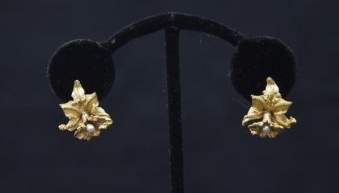 PAIR 18kt GOLD FLOWER EARRINGS WITH PEARLS