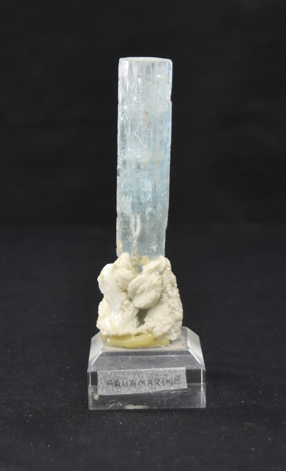 AQUAMARINE MINERAL SPECIMEN ON LUCITE BASE: AQUAMARINE SPECIMEN STONE MOUNTED ON LUCITE BASE - 2" x 2" x 6"