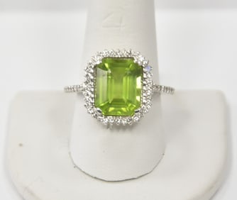 14kt WHITE GOLD PERIDOT & DIAMOND RING