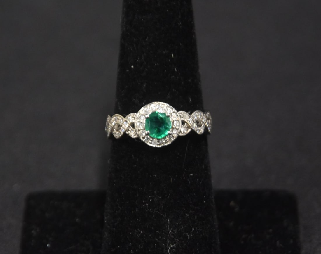 14kt WHITE GOLD 3/4ct EMERALD & DIAMOND RING (1 of 7)