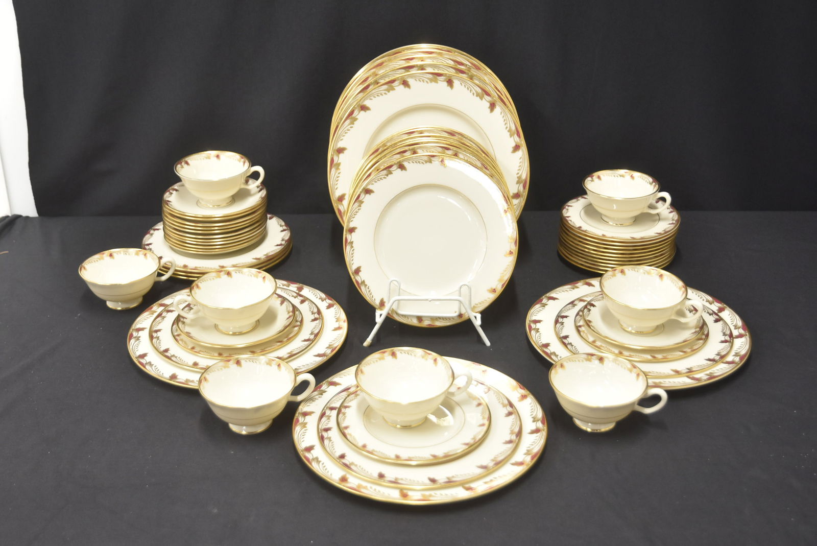(59)pc LENOX "ESSEX MAROON" CHINA DINNER SET (1 of 10)