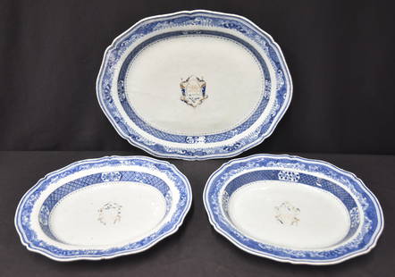 (3) CHINESE EXPORT ARMORIAL PLATTERS: LARGE OVAL CHINESE EXPORT BLUE & WHITE PORCELAIN ARMORIAL PLATTER - 14" x 17 1/2" / (2) LARGE CHINESE EXPORT BLUE & WHITE PORCELAIN DEEP WELL PLATTERS WITH ARMORIAL CREST - 14 1/2" x 12"