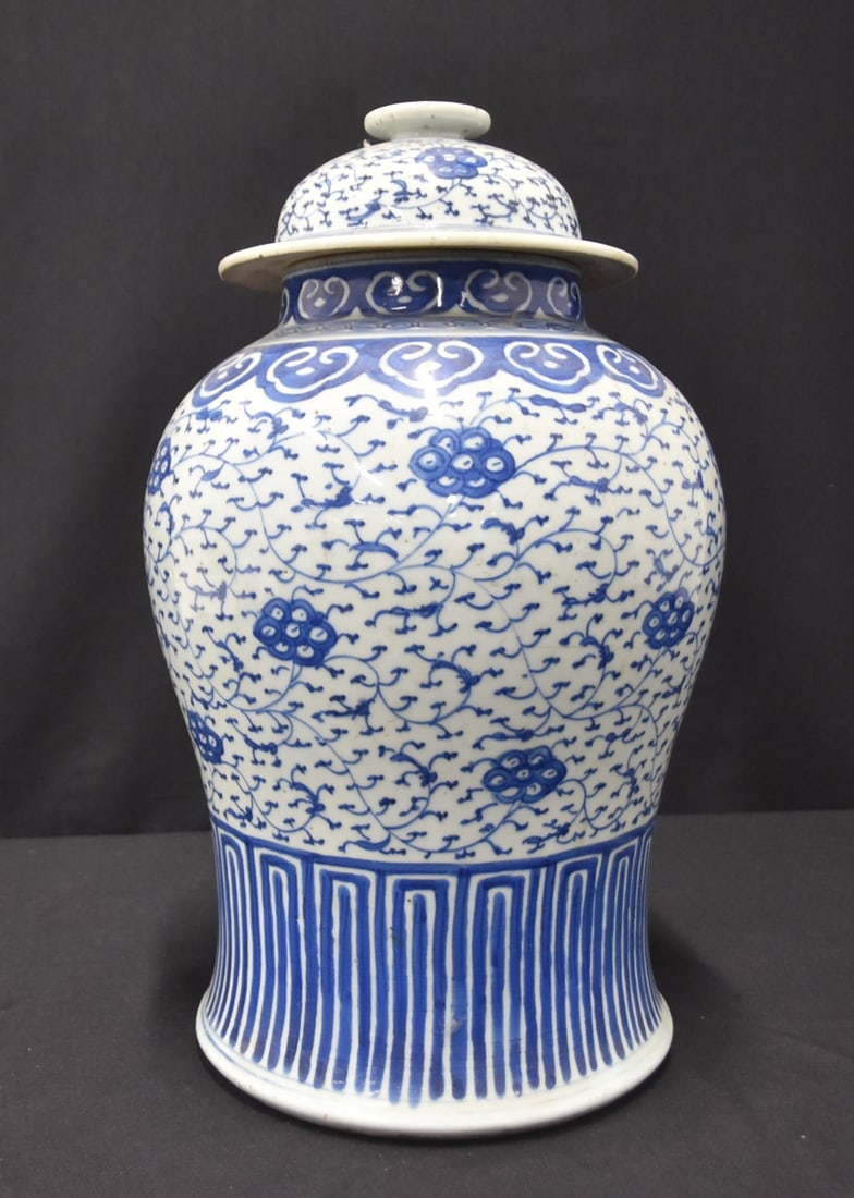 CHINESE BLUE & WHITE PORCELAIN TEMPLE JAR (1 of 15)
