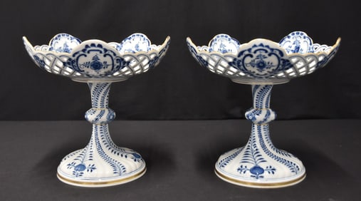 PAIR RETICULATED MEISSEN BLUE ONION TAZZA