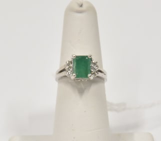 14kt EMERALD & DIAMOND RING
