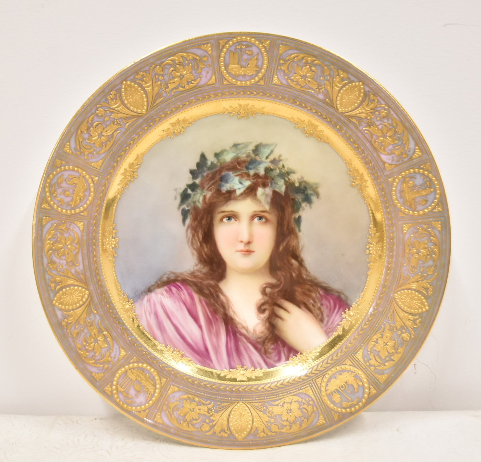 ROYAL VIENNA HAND PAINTED PLATE "IVY" (1 of 10)