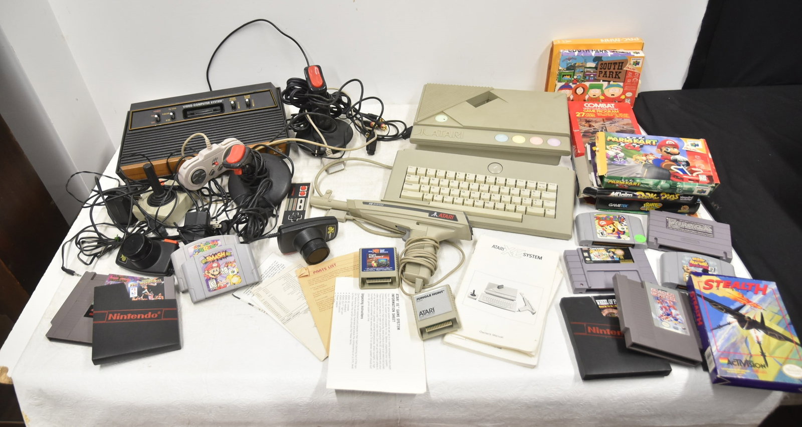 ATARI XE GAME CONSOLE SYSTEM & GAMES: ATARI XE GAME SYSTEM WITH CONSOLE & VIDEO COMPUTER, KEYBOARD & TARGET GUN ; COMES WITH ATARI GAMES , NINTENDO & ASSORTED VIDEO GAMES TO INCLUDE - BOXING , SUPER SMASH & SUPER MARIO