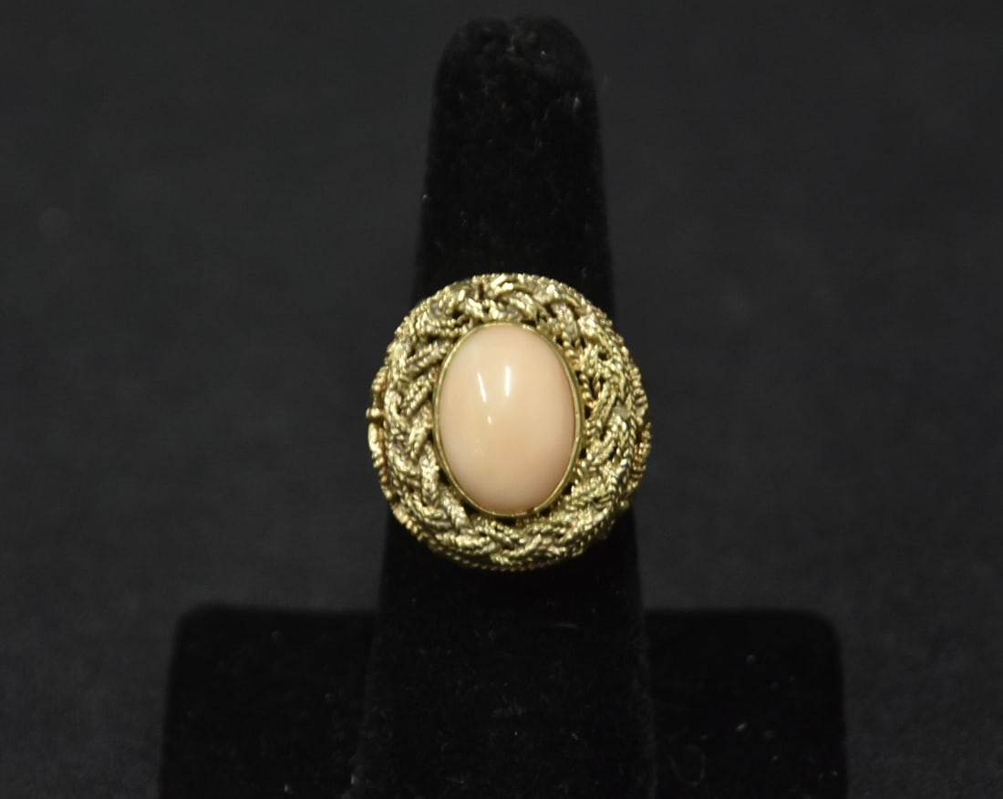 14kt GOLD FILIGREE & ANGEL SKIN CORAL RING: 14kt GOLD FILIGREE & ANGEL SKIN CORAL RING WITH FILIGREE WEAVE AROUND CABOCHON CORAL STONE WITH OPEN WORK FILIGREE ON SIDES - SIZE 7 1/2 ; 9.4grams