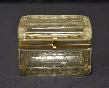 ETCHED CRYSTAL DRESSER BOX