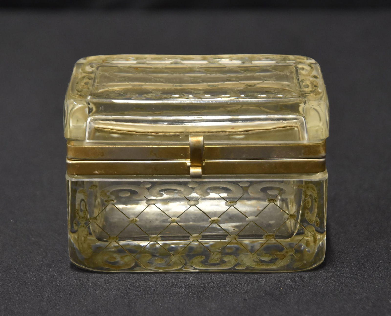 ETCHED CRYSTAL DRESSER BOX (1 of 8)