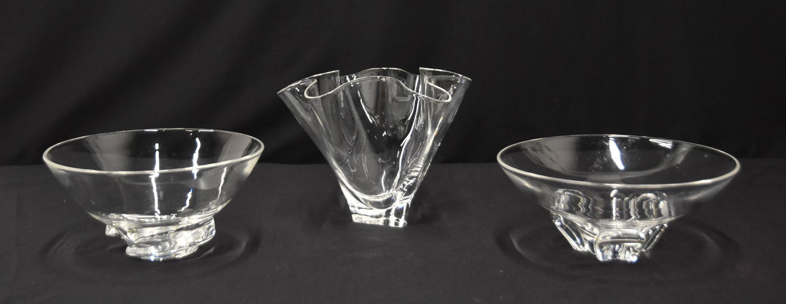 (3) STEUBEN CRYSTALS BOWLS: STEUBEN CRYSTAL RUFFLED BOWL - 7 1/2" x 5 1/2" / (2) STEUBEN CRYSTAL PEDESTAL BOWLS - 8" x 3"
