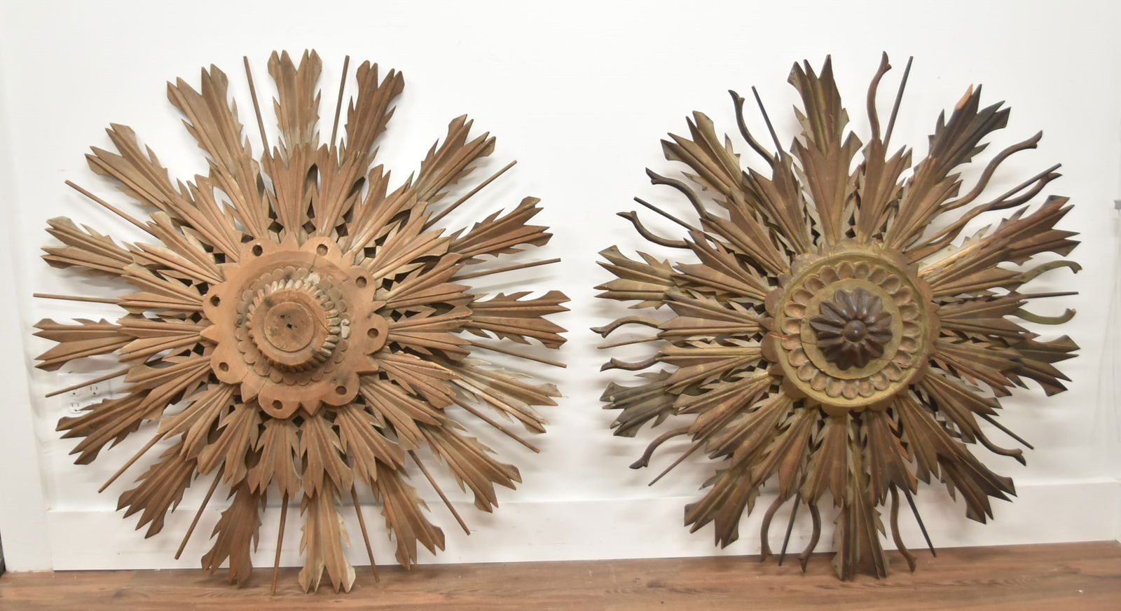 (2) LARGE ANTIQUE WOODEN SUNBURST WALL HANGINGS (1 of 8)