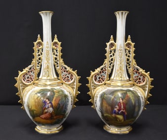 PAIR OF ANTIQUE PARIS PORCELAIN VASES