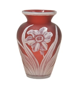 THOMAS WEBB ENGLISH CAMEO GLASS VASE