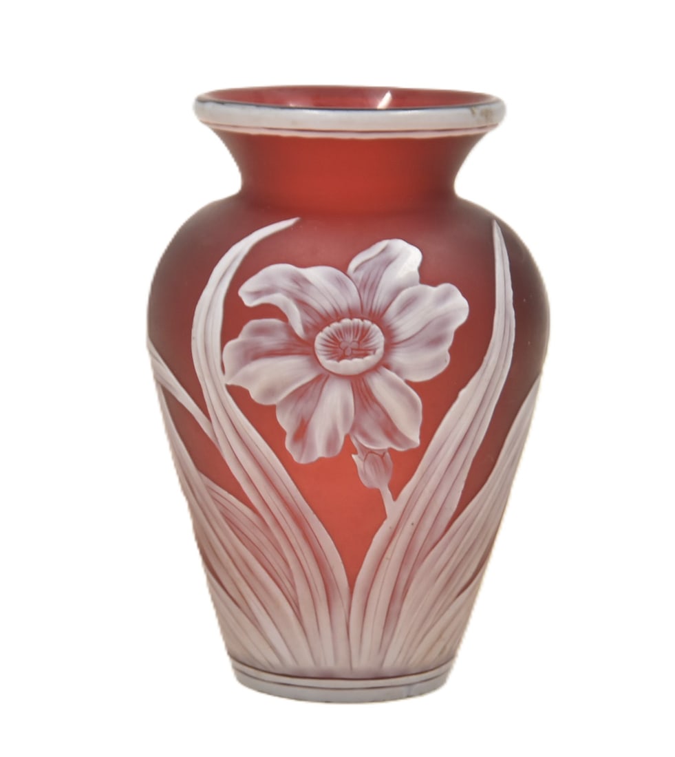 THOMAS WEBB ENGLISH CAMEO GLASS VASE: attributed to THOMAS WEBB ENGLISH CAMEO GLASS VASE WITH FLOWERS & LEAVES - 3" x 4 1/4"UNSIGNED