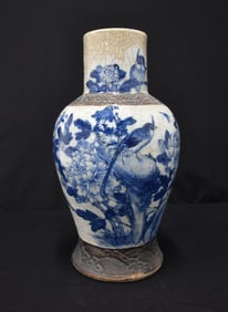 CHINESE BLUE & WHITE CRACKLE GLAZE VASE