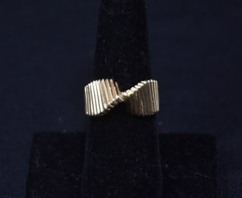 14kt YELLOW GOLD RIBBON FORM RING