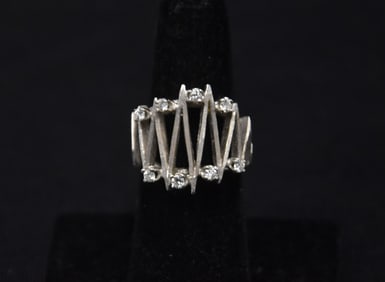 14kt WHITE GOLD & (8) DIAMOND RING
