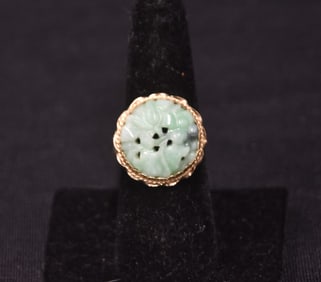 14kt GOLD & CARVED JADE RING