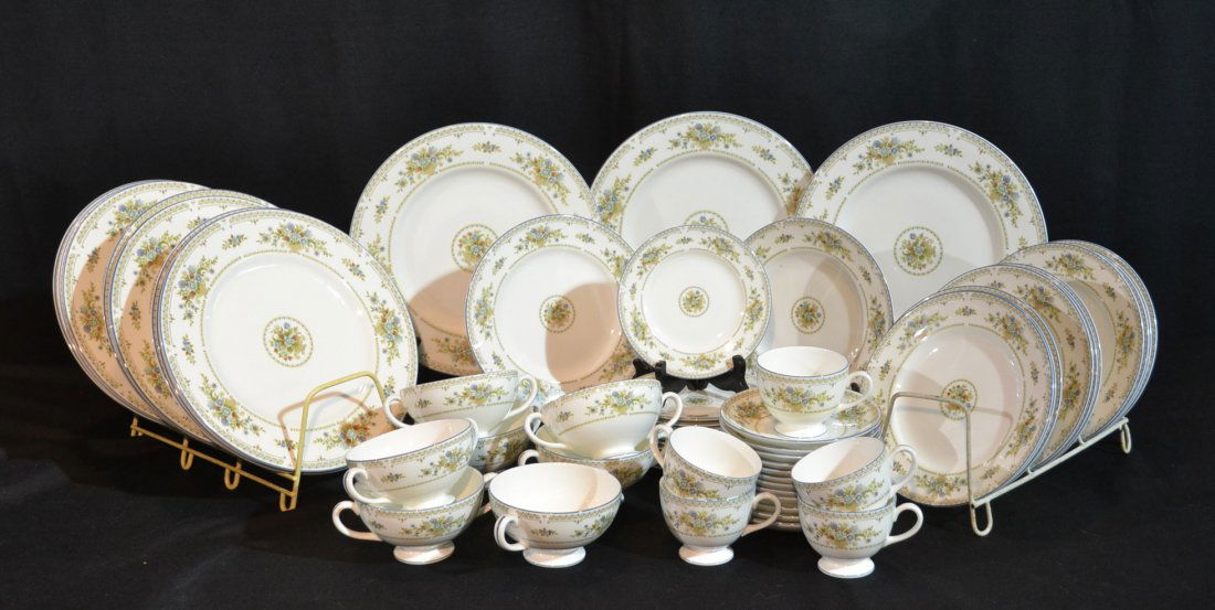 WEDGWOOD "PETERSHAM" BONE CHINA DINNER SERVICE