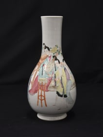 CHINESE QIANLONG MARK PORCELAIN VASE