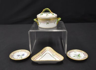 (4) ROYAL COPENHAGEN FLORA DANICA PIECES