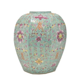 OCTAGONAL CHINESE FAMILLE ROSE PORCELAIN VASE