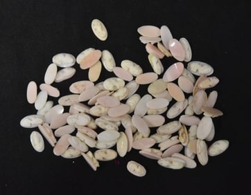 (100) SMALL ANGEL SKIN CORAL FIGURAL MEDALLIONS