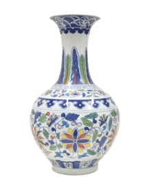 CHINESE PORCELAIN VASE